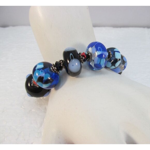 Blue and Black Lampwork Art Glass Beaded Bracelet with Toggle Clasp - Picture 3 of 13